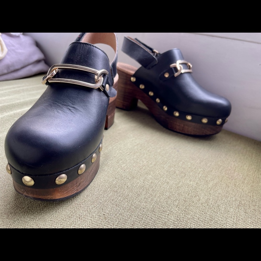 🌻 Free People Wooden Clogs 🌻